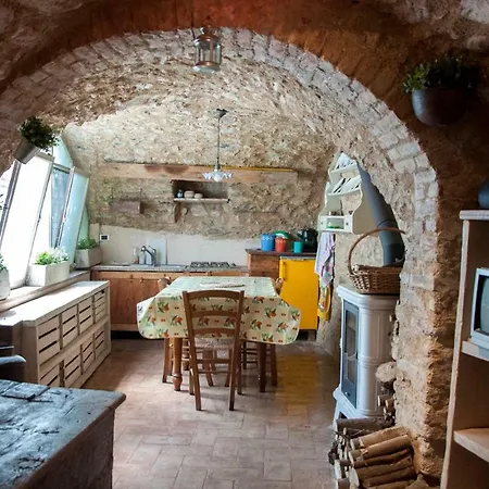 Semesterbostad Charming Rustic House *