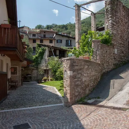 Charming Rustic House Gardone Riviera