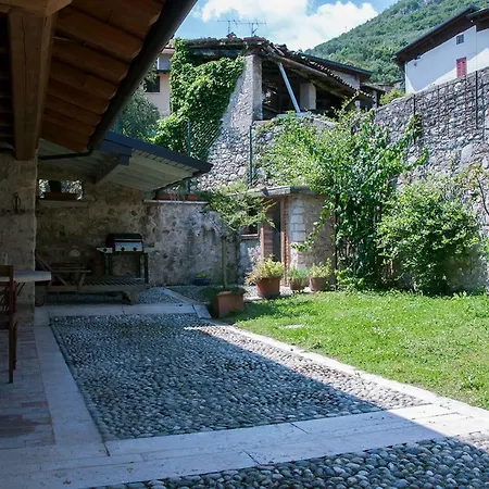Сasa de vacaciones Charming Rustic House Gardone Riviera