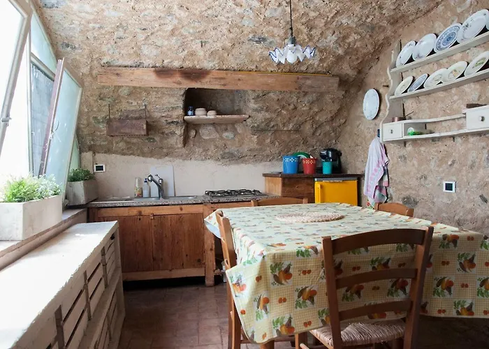 Charming Rustic House Feriehus Gardone Riviera