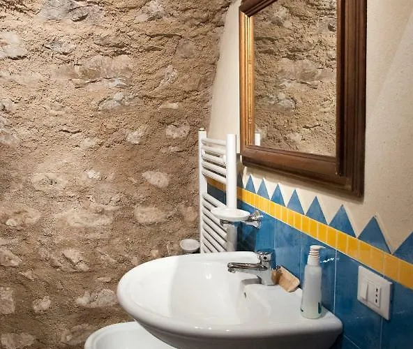 Charming Rustic House 가르도네리비에라